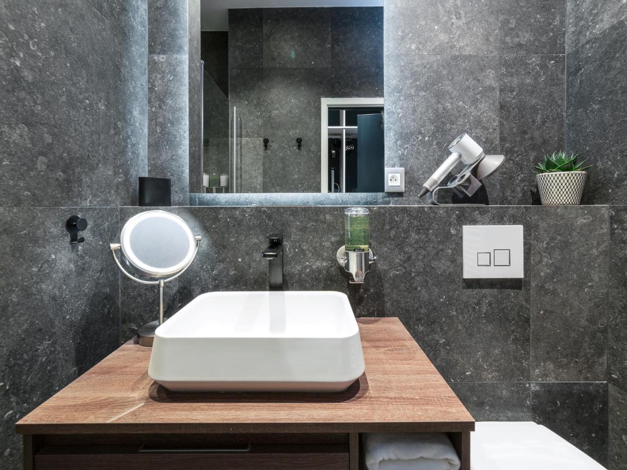 Appartement 75m² 2 Slaapkamer, 2 Privé Badkamer In 3rd - Temple - Republique Parijs